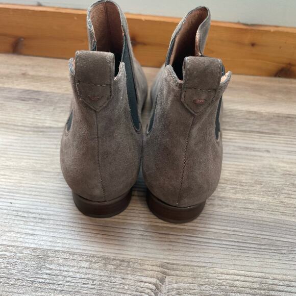 Madewell Gray Suede Nico Chelsea Boot - size 8 - Picture 4 of 10